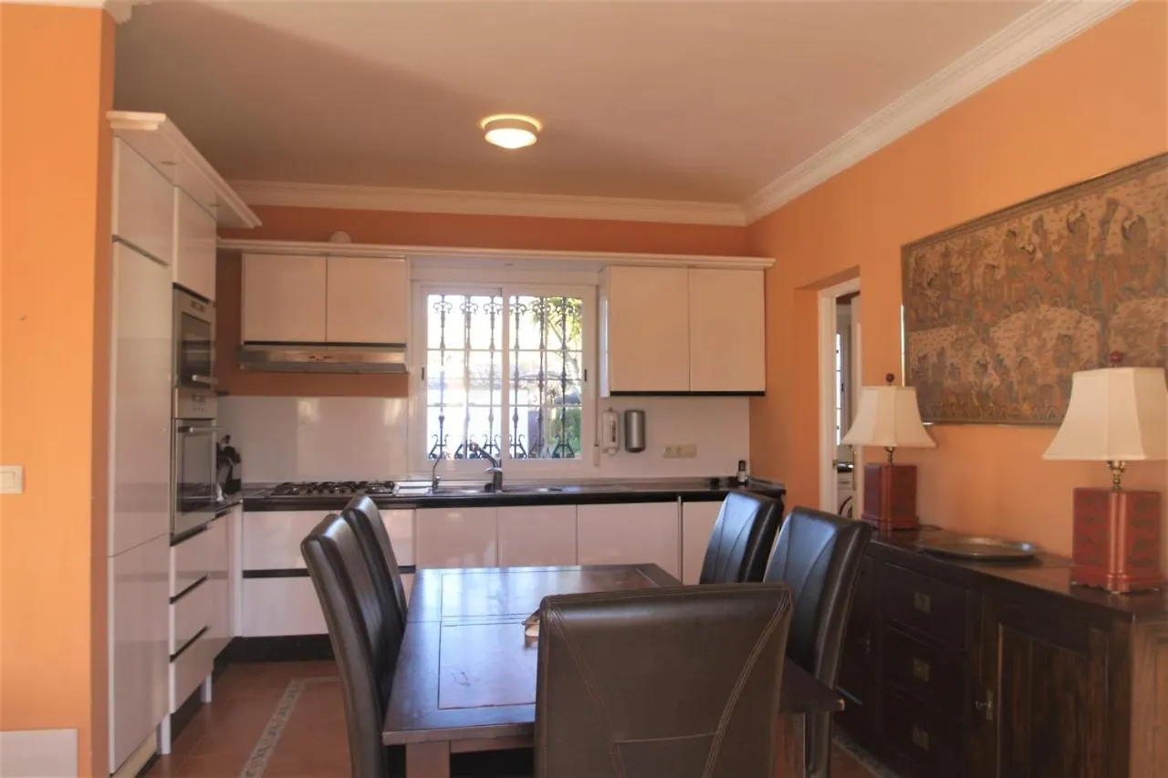 Villa Rosada - Luxurious 3-Bedroom Villa With Garden And Pool Cantoria