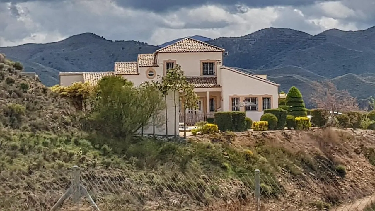 Villa Rosada - Luxurious 3-Bedroom Villa With Garden And Pool Cantoria