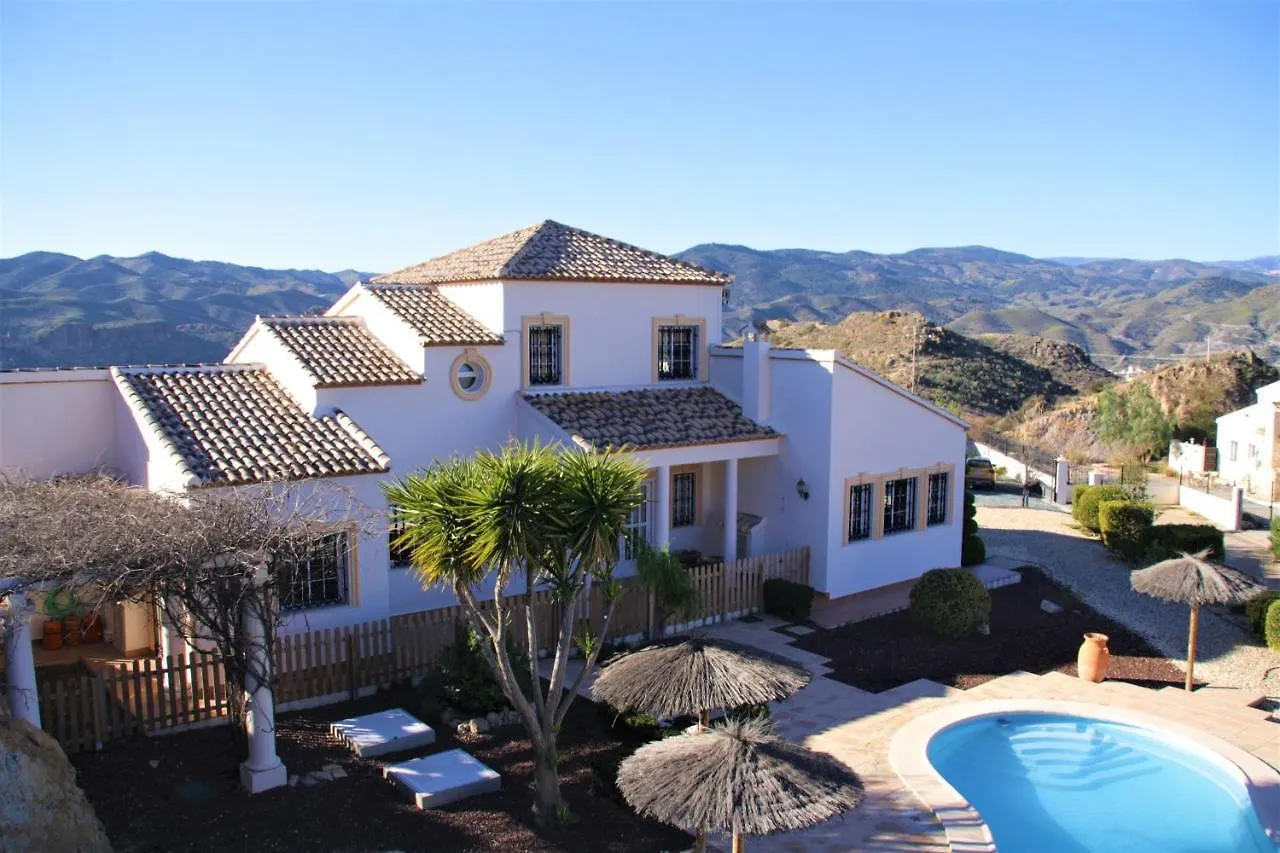 Villa Rosada - Luxurious 3-Bedroom Villa With Garden And Pool Cantoria